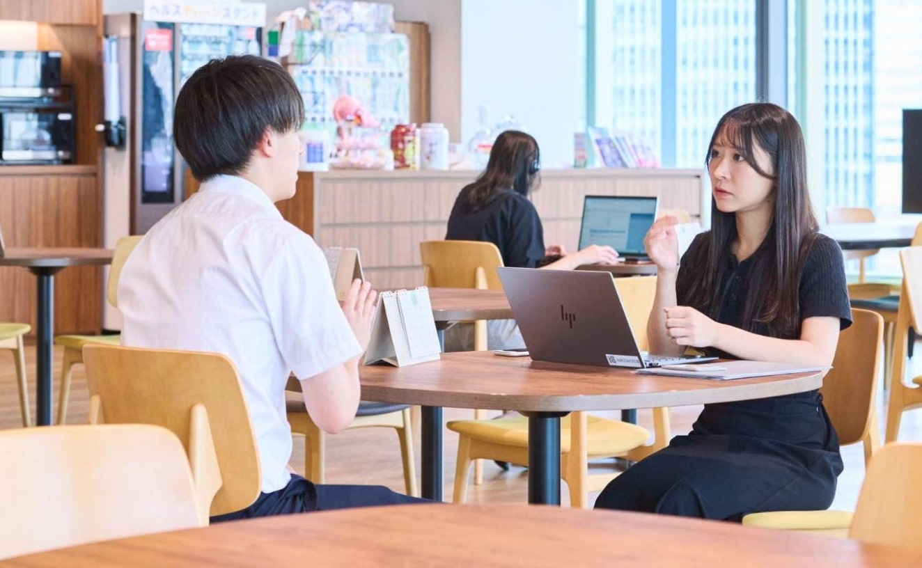 業界全体の残業時間の見直しに追従し、いち早く残業時間削減の取り組みを実施